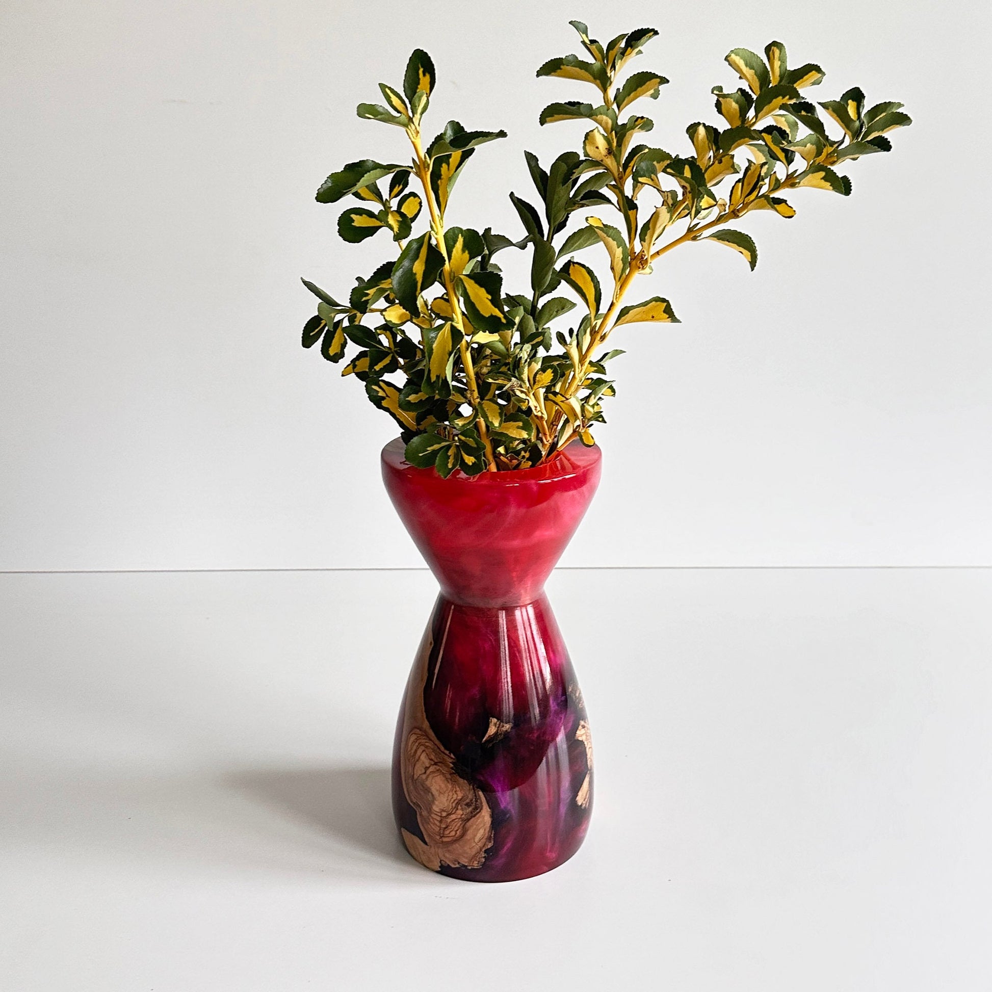 Handmade Epoxy Resin and Olive Wood Vase - Fuchsia Black and Natural Colors - 28 cm Height - Perfect Gift for Office and Home Decor"