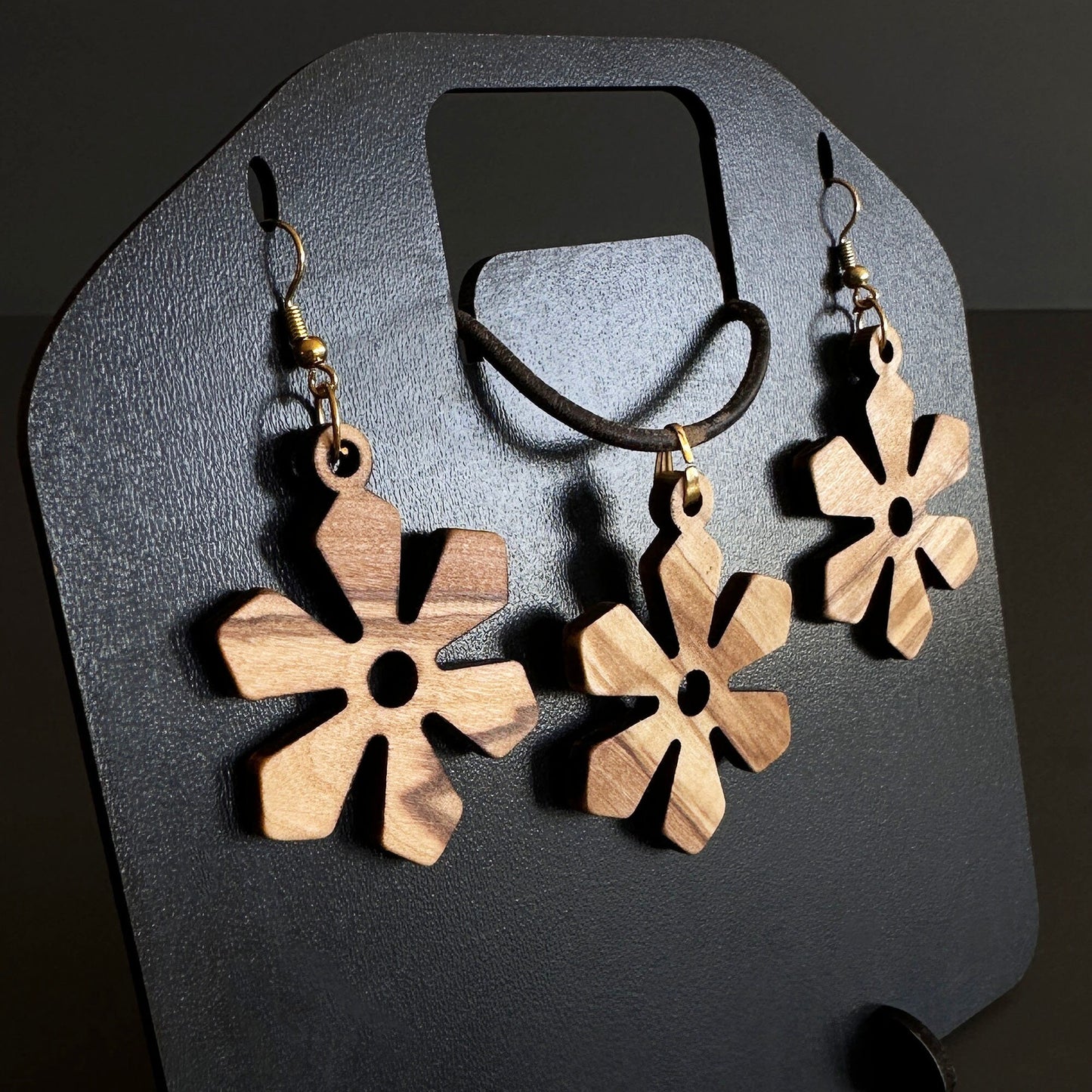 Handcrafted Flower Pattern Olive Wood Necklace - Necklace, Earrings, and Necklace Set - Wood Jewelry - Olive Wood Pendant - Handmade Gift