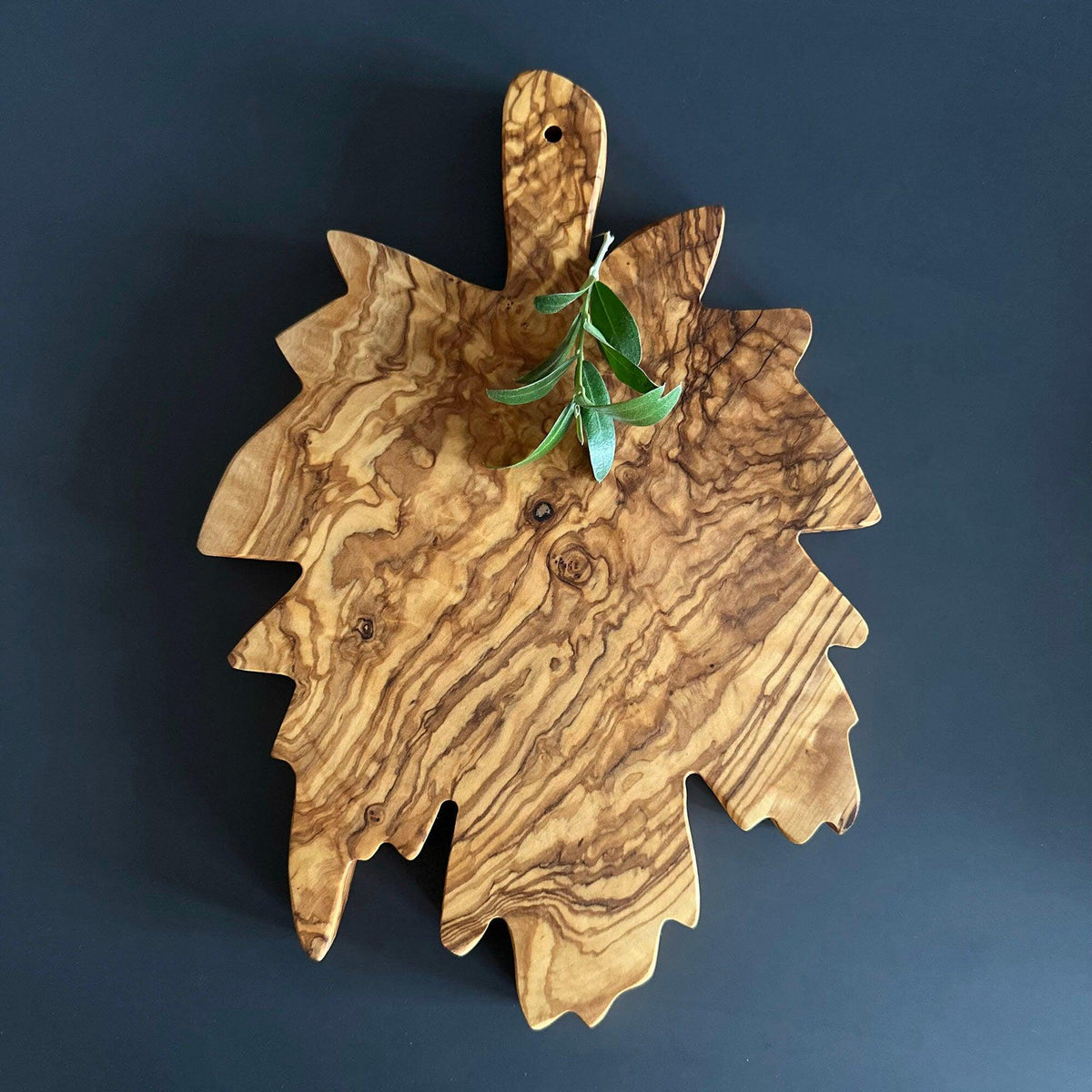 Olive Wood Cutting Board: Sycamore Leaf Design, Antibacterial