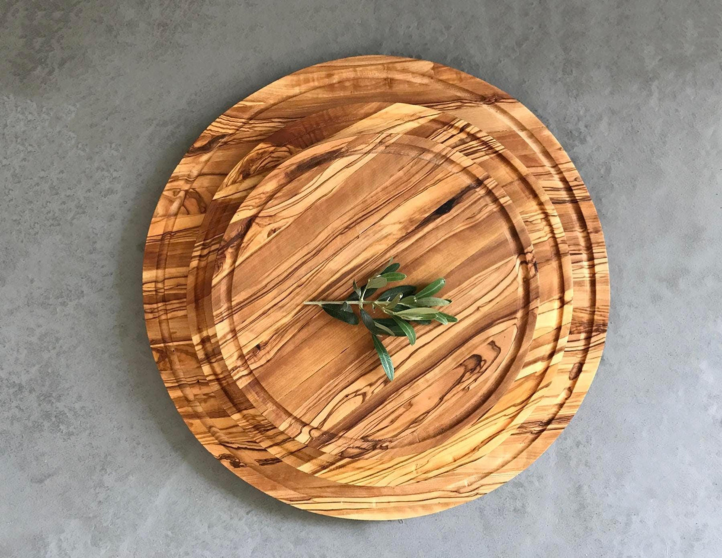 Personalized Olive Wood Round Pizza and Steak Board, Wooden Round Cutting Board, Large Pizza Boards