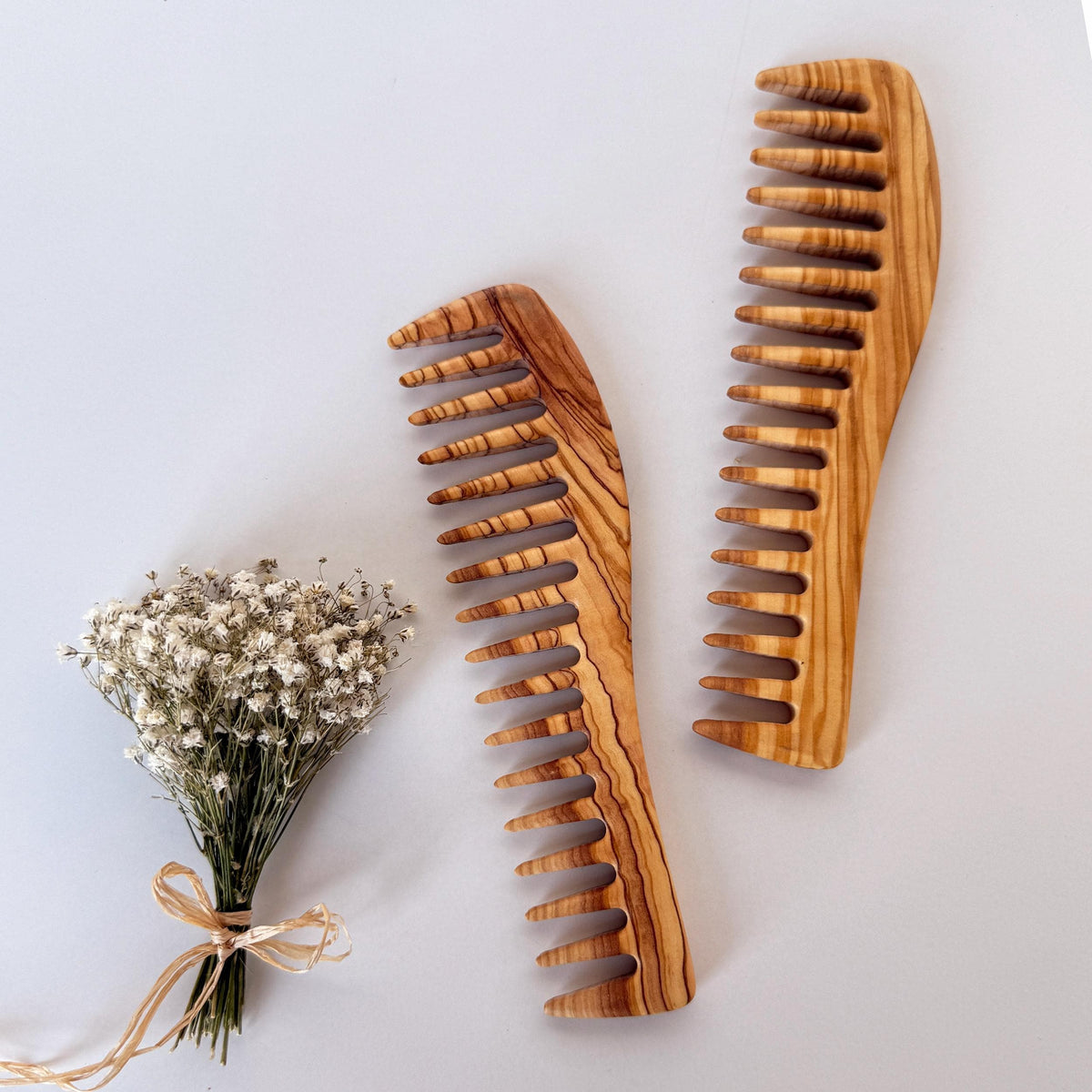 Handmade Olive Wood Wide Tooth Comb – 17cm | Anti-Static, All Hair Types, Natural Finish