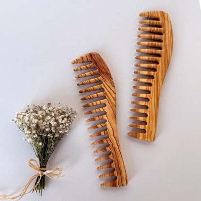Handmade Olive Wood Wide Tooth Comb – 17cm | Anti-Static, All Hair Types, Natural Finish