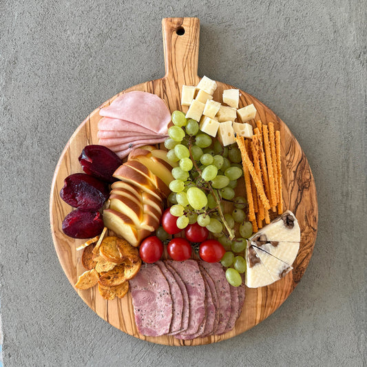 Planche à pizza, charcuterie et fromage personnalisée et artisanale en bois d'olivier