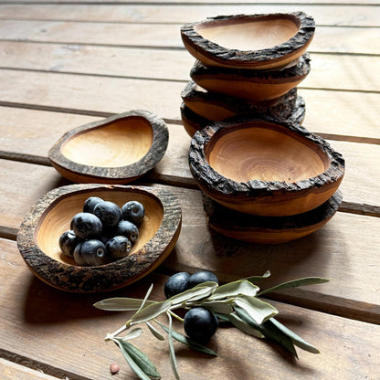 Olive Wood Snack Dish – Corporate Gift • Natural Edge • Hand-Turned • Eco-Friendly