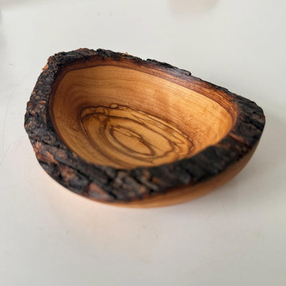 Olive Wood Snack Dish – Corporate Gift • Natural Edge • Hand-Turned • Eco-Friendly