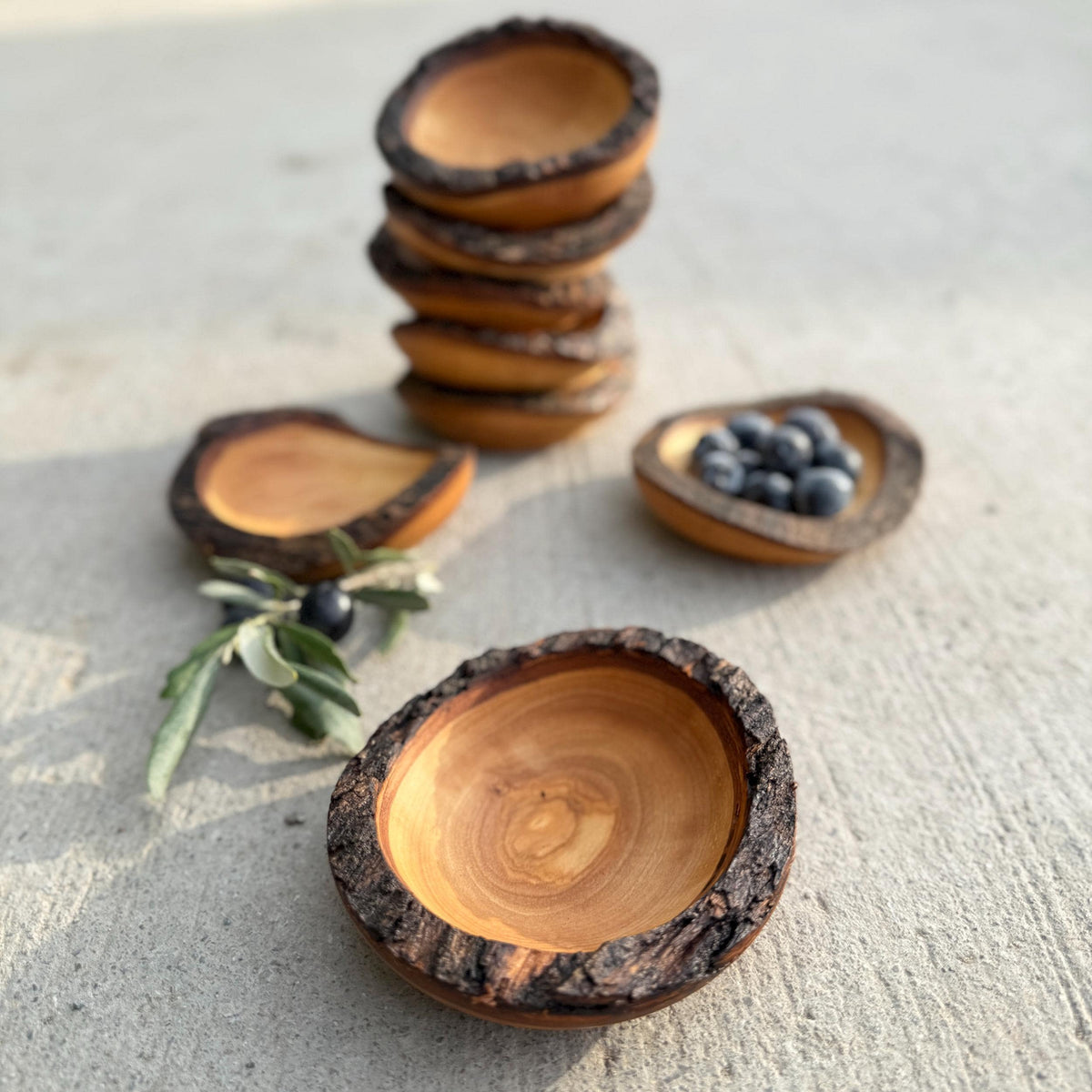 Olive Wood Snack Dish – Corporate Gift • Natural Edge • Hand-Turned • Eco-Friendly