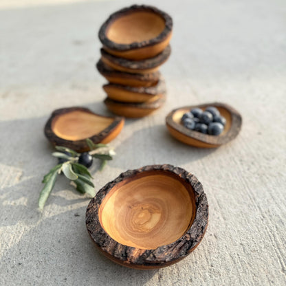 Olive Wood Snack Dish – Corporate Gift • Natural Edge • Hand-Turned • Eco-Friendly