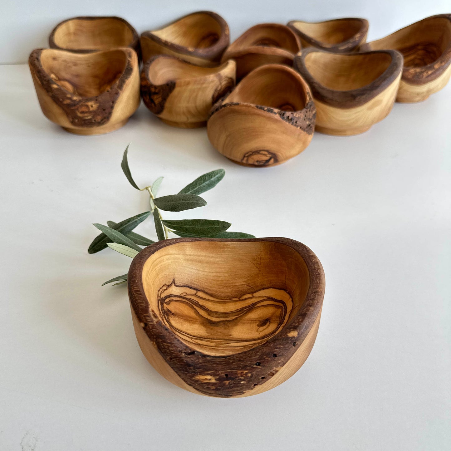 Olive Wood Rustic Bowls, Natural Wooden Edge Bowl 10 cm / 3,94 "